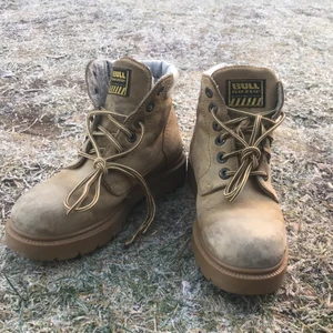 Bulldozer kängor - Vinterkängor bulldozer strl 39 lite slitna men har mycket kvar att ge