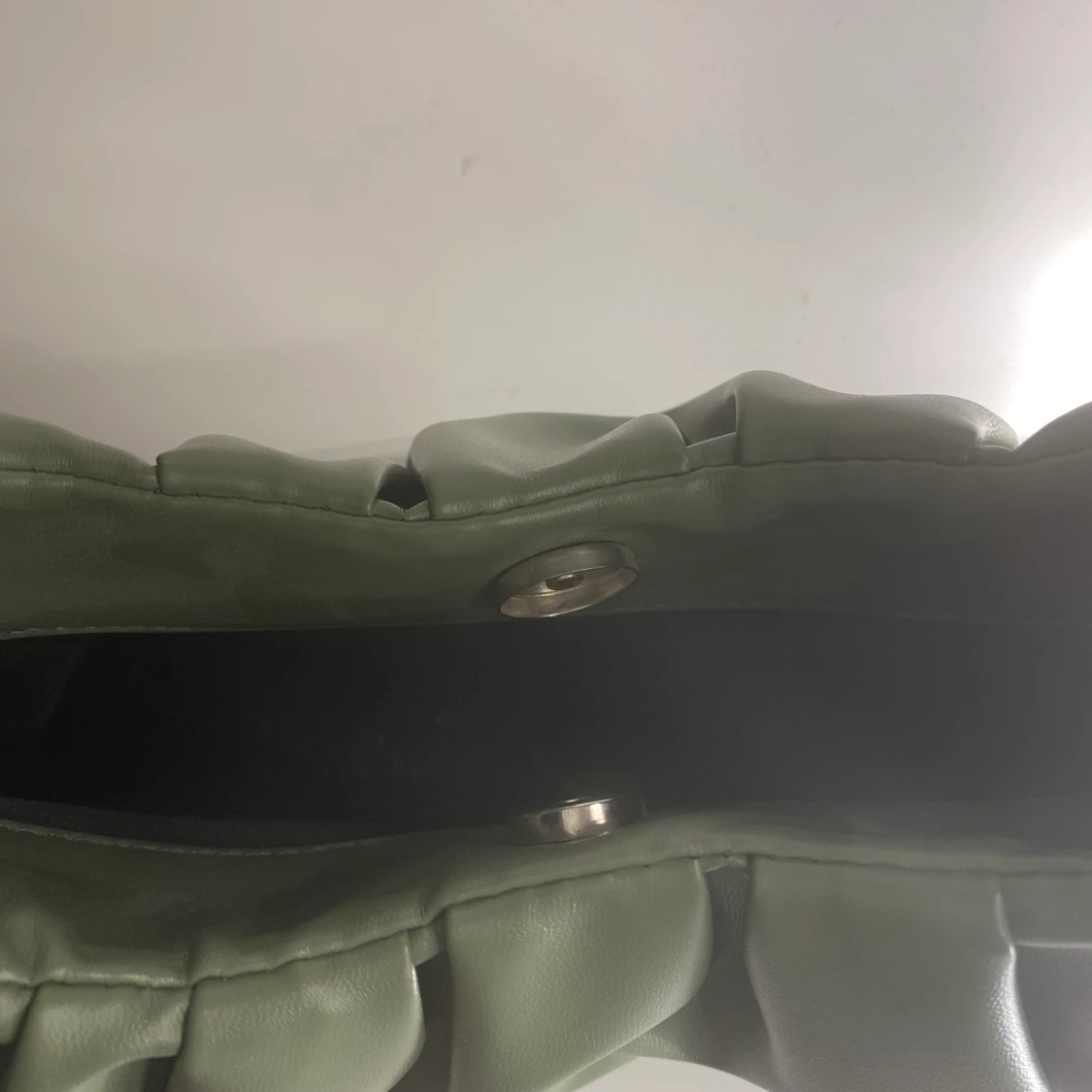 Militärgrön axelväska  - 90