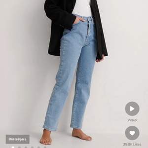 Straight leg jeans från Nakd i storlek 38💫 Aldrig använda då de är alldeles förstora för mig, därför toppenskick! 