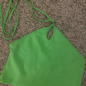 T- shirt  - Har rensat min garderob och behöver göra mig av med kläder. Säljer inte under 65kr och frakt ingår inte 🚚📦 du får bestämma priset på plagget själv💕