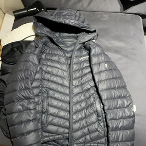 Peak jacka  - ⁉️❌sänker priset detaljer om jackan finns på ett annat inlägg❌⁉️ ställ gärna frågor💕 det är okej att försöka pruta🤪