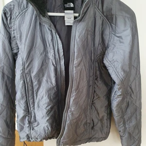 Jacka - En unik jacka från The north face. Inga defekter. Passar xs-s🥵 Skriv för fler bilder.