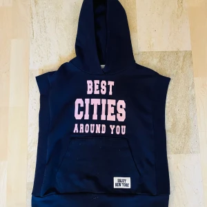 Zara hoodie - To get these you must send the money “swish” while I am putting the package in the mailbox 📫 