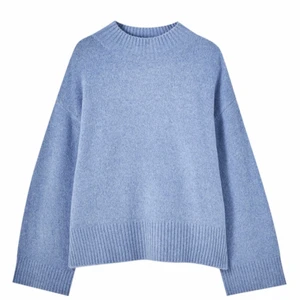 Stickad tröja - Blå stickad tröja. Säljer pga att den inte kommer till användning. Fint skick och inte används många gånger alls. Köptes för 300kr