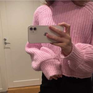 Jätte fin rosa stickad tröja från zara, knappt använd så väldigt bra skick💗köparen står för frakten💗