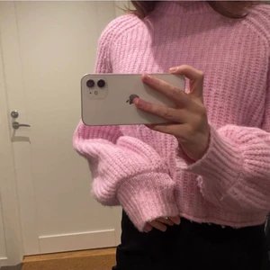 Stickad tröja  - Jätte fin rosa stickad tröja från zara, knappt använd så väldigt bra skick💗köparen står för frakten💗