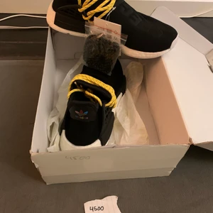 Skor Adidas - Human race skor helt nya.