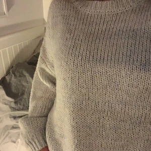 Stickad tröja! - Ljusblå stickad tröja får nakd i storlek M🤗