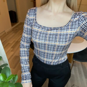 Rutig tröja/topp - Superfin rutig topp som tyvärr inte kommer till användning. Den är i nyskick