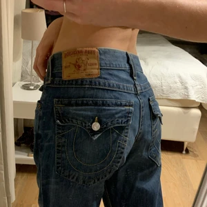 True religion - Intressekoll på mina vintage bootcut true religion jeans . Stora i midjan och ca 36 i längd. Innerben 87 midja ca 89