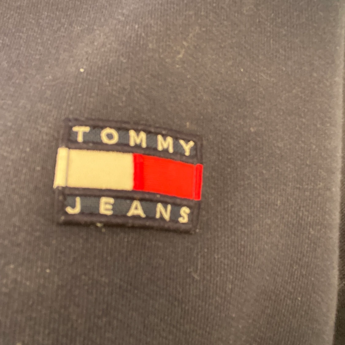 Marinblå sweatshirt med märket Tommy Hillfiger - 90