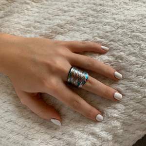 UPDATE: Ring nr 1 OCH 2 är SÅLDA. ❤️❤️ Hur coola ringar?!? Alla passar många av fingrarna; mestadels långfingret MÅTT: 18-19 mm 8kr/styck