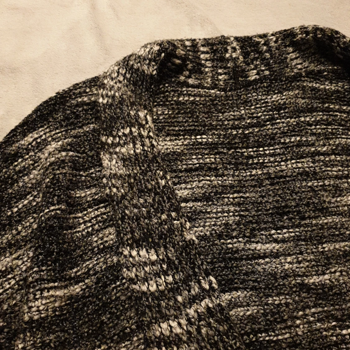 Gosig grå stickad kofta - 90