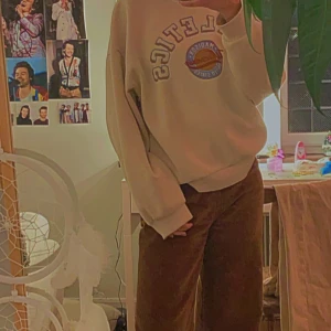 Beige sweatshirt - En jätte mjuk beige sweatshirt från gina😍 högsta budet 125+frakt 