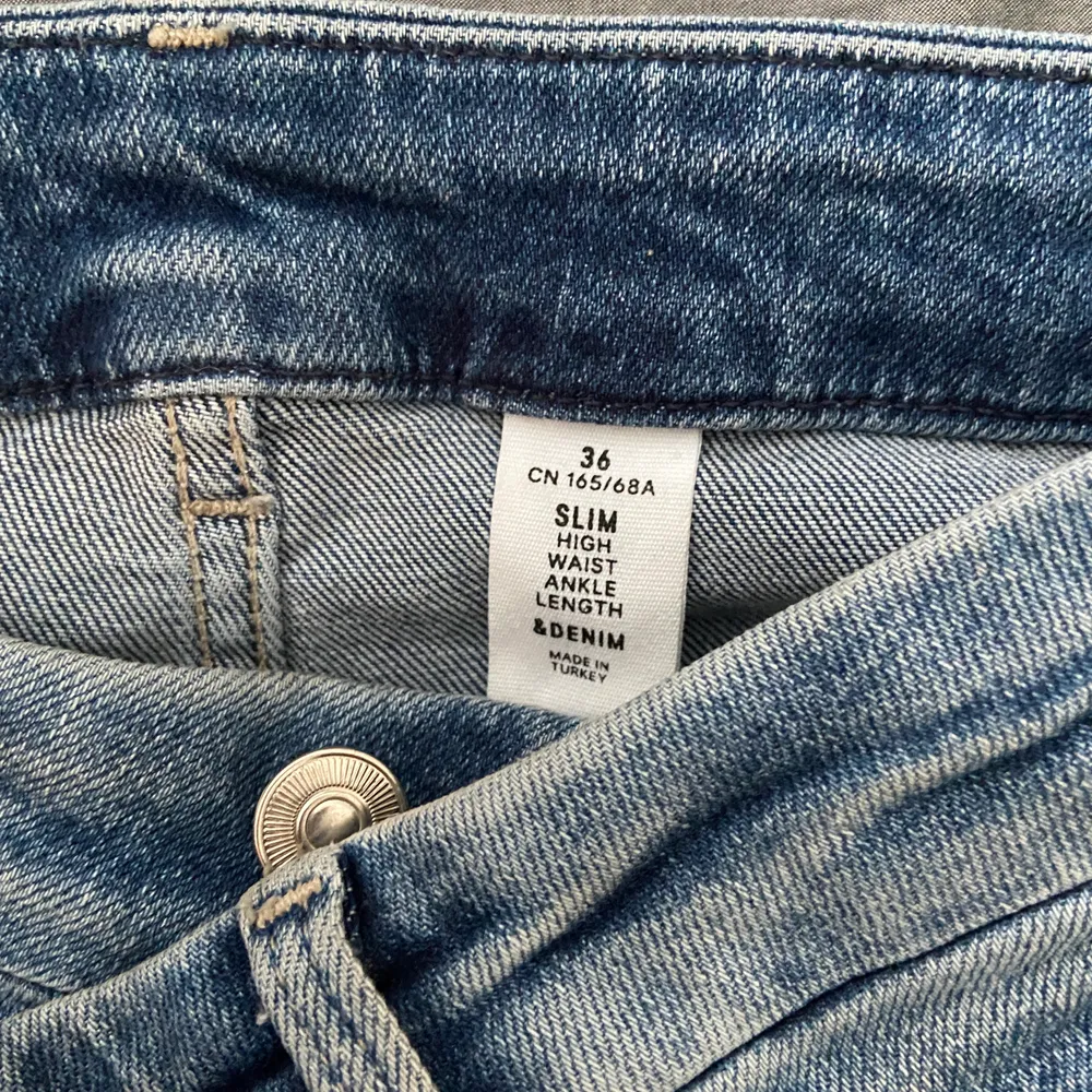 Jättesköna jeans, säljer pga inte riktigt min stil. Köparen står för frakten💗. Jeans & Byxor.
