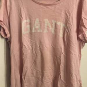 Superfin rosa Gant t-shirt❤️ 100kr +frakt❤️ köpt för 500kr❤️ Stl L