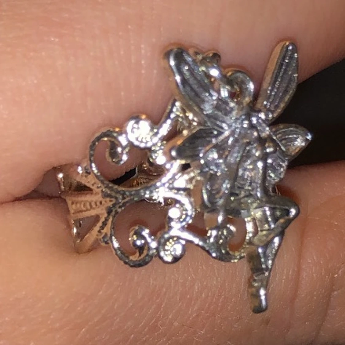 Silvrig ring med en älva på - 91