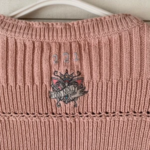 Odd Molly Kofta - Odd Molly Kofta Färg: ljusrosa Fler bilder? Kontakta oss!