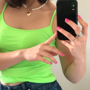 ZARA Neongrönt linne  - neongrönt linne storlek S från ZARA, mycket bra skick!! frakt tillkommer 