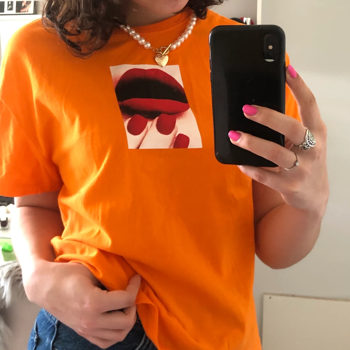 orange graphic tshirt