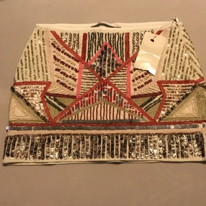 Mini skirt with acztec pattern new Mini kjol med acztec mönster nytt Zara trafaluc S nytt pris: 500kr  - Mini kjol med acztec mönster nytt Zara trafaluc S nytt pris: 500kr 