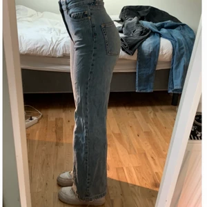 Jeans - Helt oanvända jeans från Whyred! Säljer pga av att jag för många jeans. 