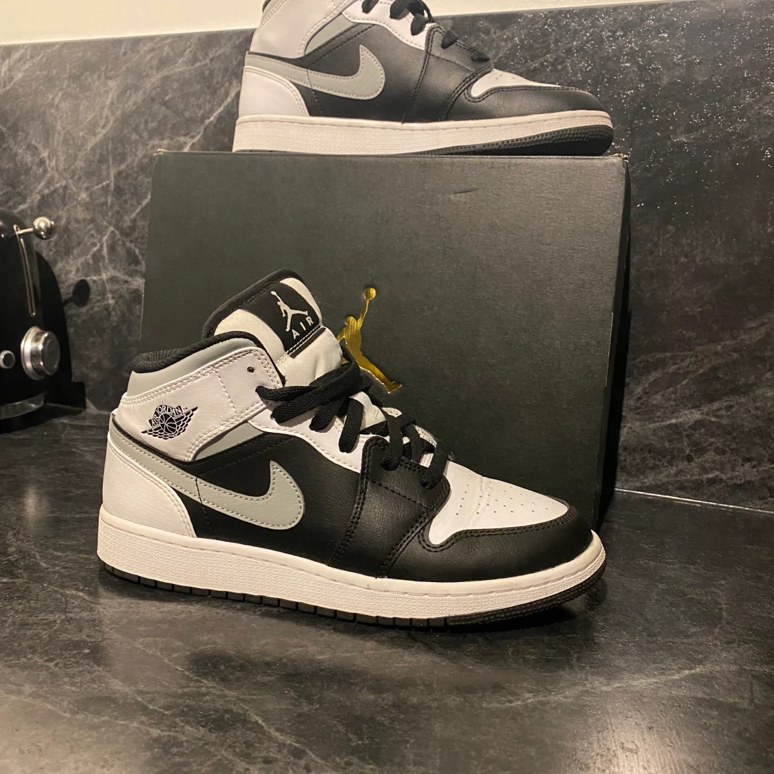 Jordan 1 mid, white shadow 