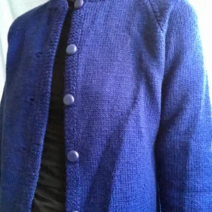 Hemstickad kornblå kofta - Hemstickad blå kofta, ull. 