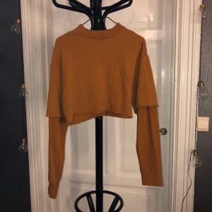 Croptop  - Svinsnygg croppad sweatshirt i skitsnygg färg