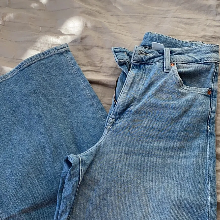 Är använda fåtal gånger så är i fint skick! Kan skicka om köparen står för frakten.. Jeans & Byxor.