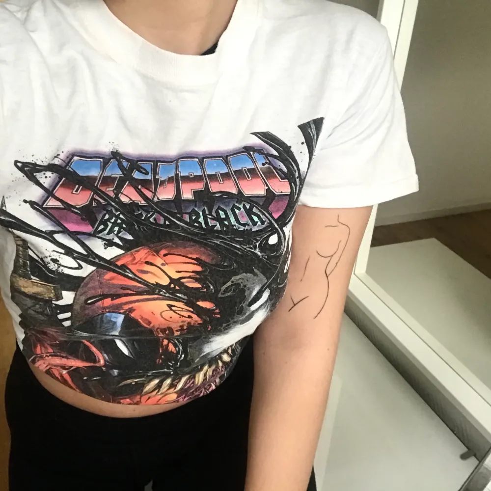 Säljer denna as balla T-shirt som jag köpt i USA som passar allt ifrån en S - M beroende på hur man vill den ska sitta. 200 kr eller bud om många är intresserade ☺️☺️🧚 (spårbar frakt). T-shirts.