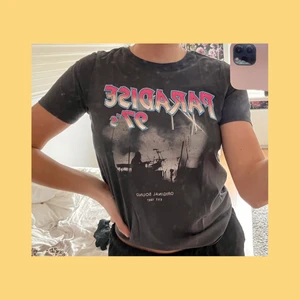 Tshirt 🌈 - En super snygg t-shirt med tryck 🖤💗🌼