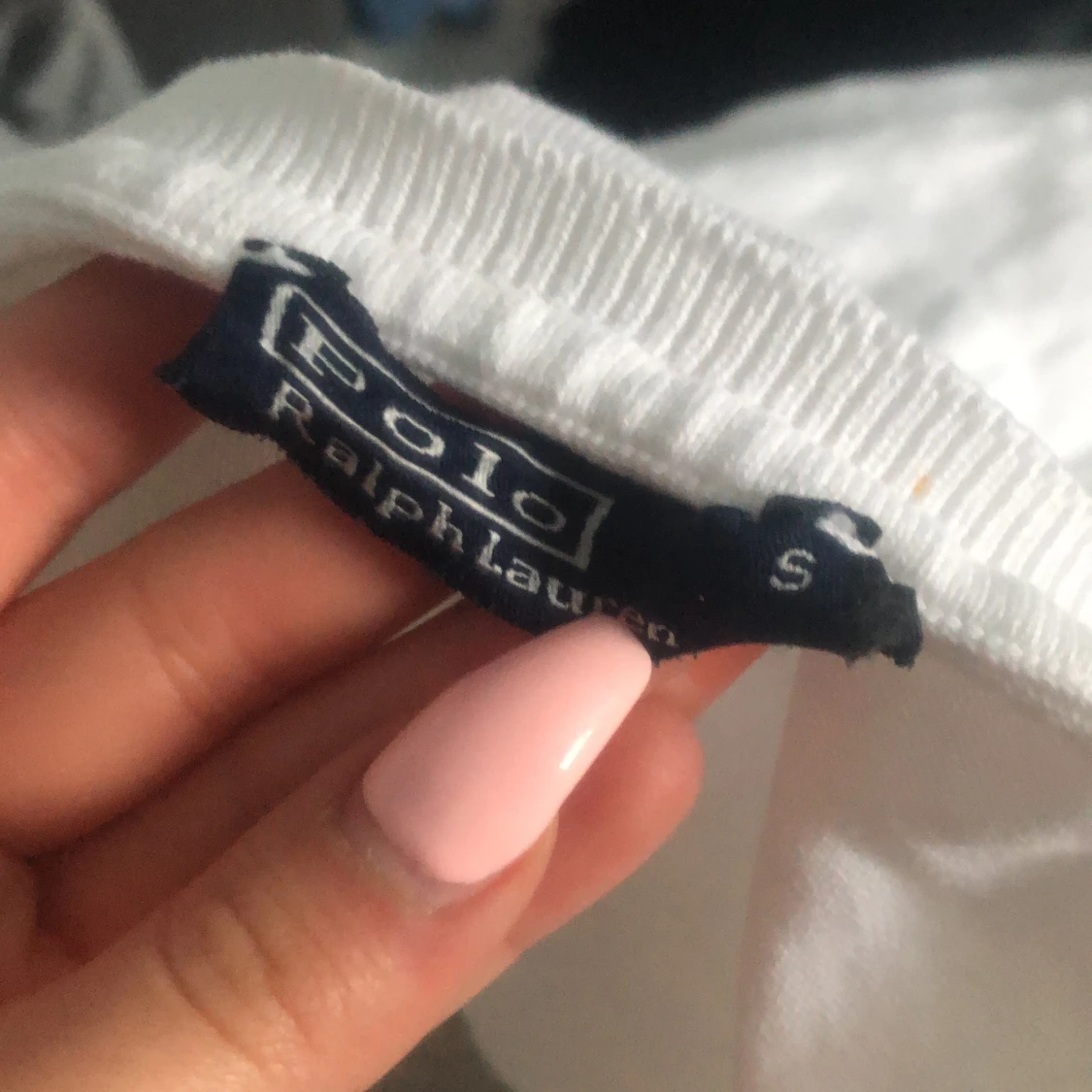 En vit långärmad Ralph Lauren tröja i storlek ”S”
