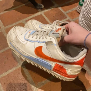 Nike skor - Använt en del men man kan tvätta upp dem lite 