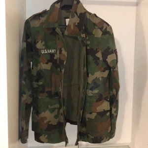 Camoflage jacka  - Aldrig använd vårjacka i camoflagetyg