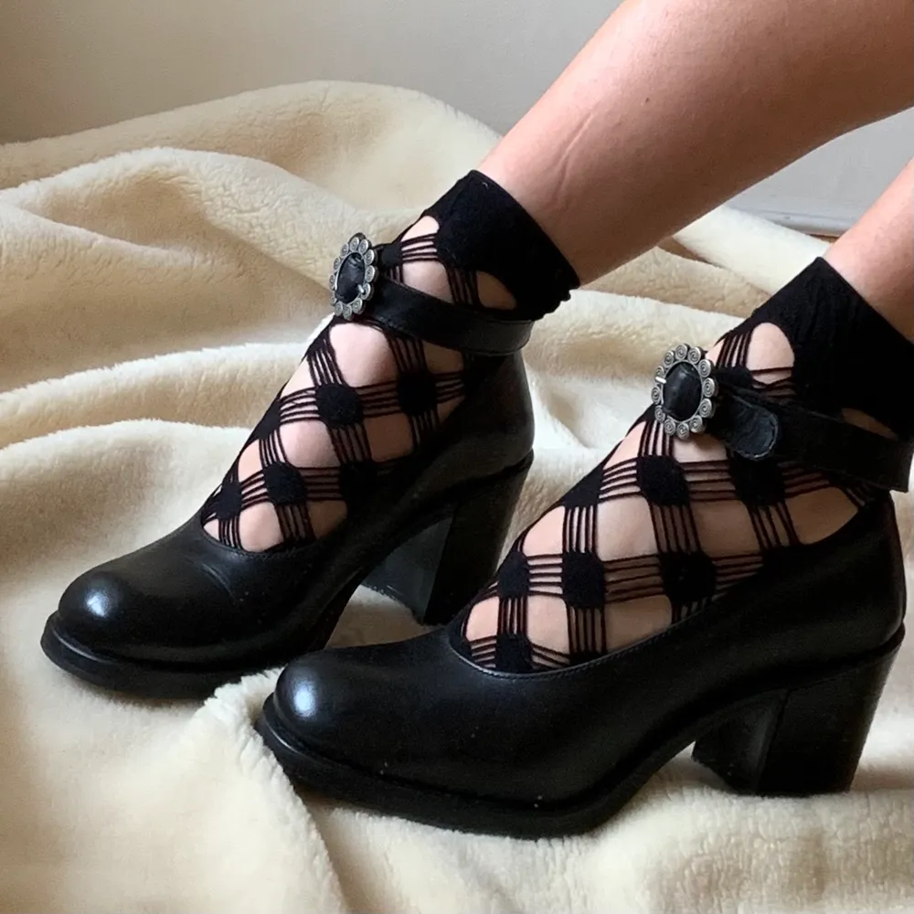 Vintage mary janes🔮🖤 säljer för de är för små😢(de är i super bra skick💓) (äkta skinnskor)                                          . Skor.