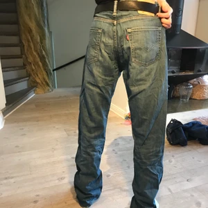 Levis Jens  - Nästan helt oandvända Levis Jens jag är runt 193 och dom passar mig 