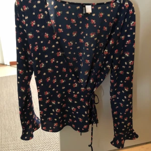 Omlott tröja - Omlotttröja i strl m