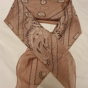 Sjal  - Kan användas till hår eller liknande. Rosa 