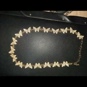 Fjärils halsband - Lyxigt fjärilshalsband i bra kvalité. Väldigt vackert och ovanligt.