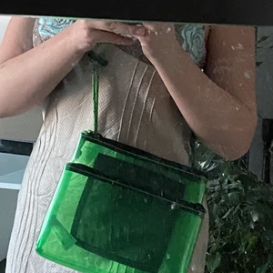 Väska  - En häftig genomskinlig grön axelväska