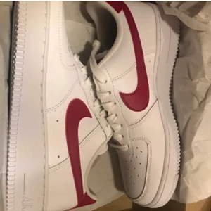 Nike air force 1 - säljer dessa i storlek 38,5, helt nya i kartong