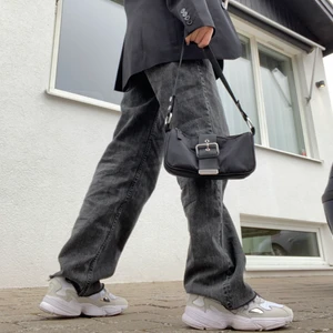 Adidas skor - Ett par adidas original sneakers som tyvärr inte kommer till användning..💜 Dem är nästan som nya!  Vid intresse finns flera bilder⭐️ 💚frakten tillkommer💚