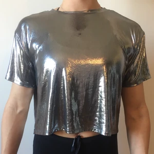 Silver t-shirt - Använd 1 gång.