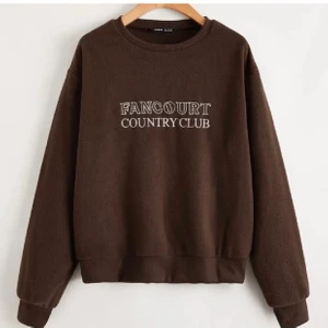 Brun sweatshirt  - Säljer denna bruna sweatshirt då den inte kommit till användning, den är endast använd en gång!! 