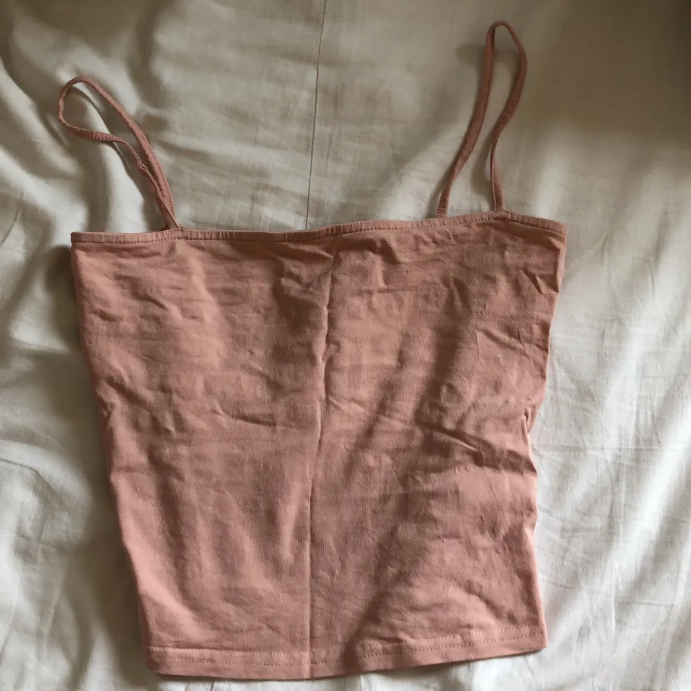 Ett vanligt linne från HM. Fin rosa färg🥰. Toppar.