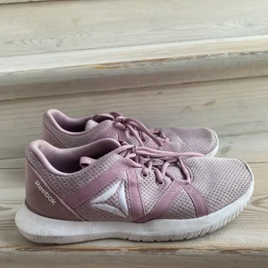 Skor Reebok - Lila träningsskor 
