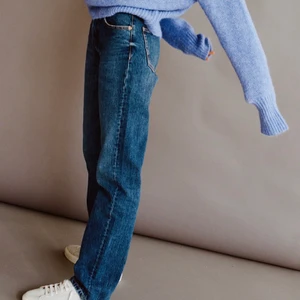 Zara jeans  - Supersnygga Jeans från Zara i modellen Jeans Mid Rise Straight Full Length. Ljusare än på bild 1 o 2. Storlek 34, aldrig använda (för små). SÅLDA