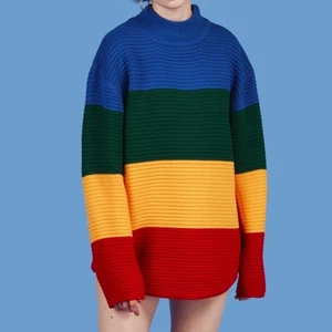 Unif-tröja - Säljer denna colourblock stickade tröjan från unif som jag köpte för några år sedan men inte använt mer än 2 ggr, väldigt cool och sitter oversize!