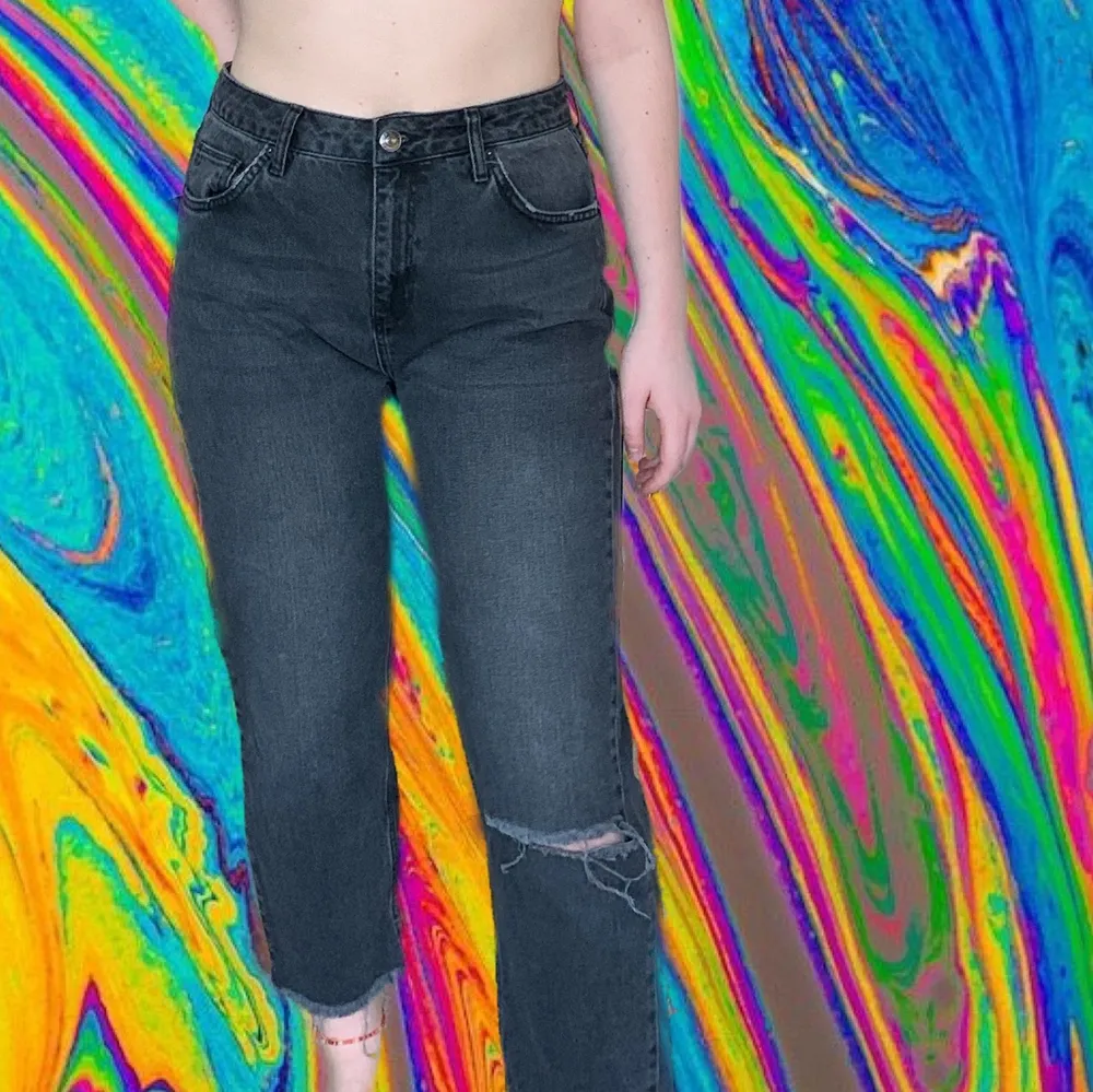 Gråa jeans från BDG Urban Outfitters i storlek W30. Supersköna och stretchiga! . Jeans & Byxor.